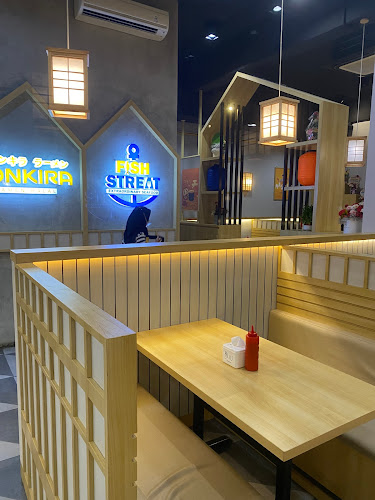 Opinii despre FISH STREAT PEKANBARU în Kota Pekanbaru - Gastronomi dan perhotelan