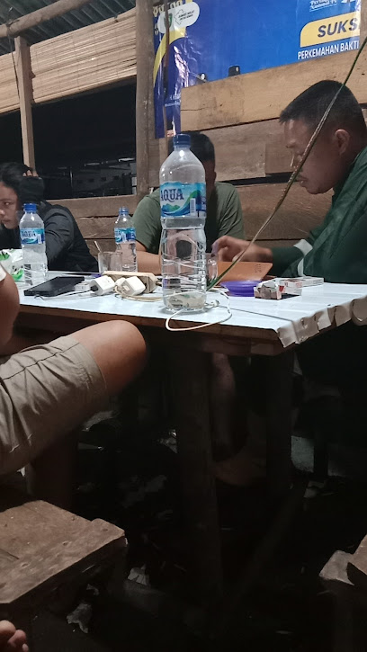 Kedai kopi,es teh, es kuku bima susu, es susu, kopi susu, mie gomak, indomie goreng, hari minggu makan siang