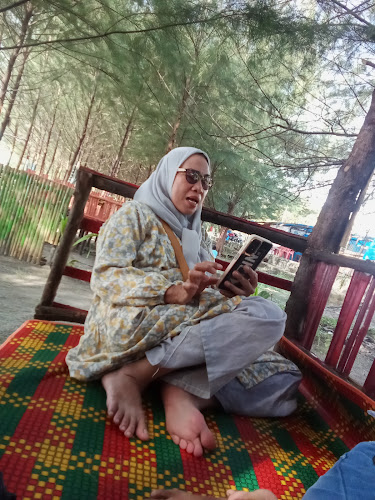 Opinii despre Pantai Cemara Jejer Keyla în Kota Bengkulu - Gastronomi dan perhotelan