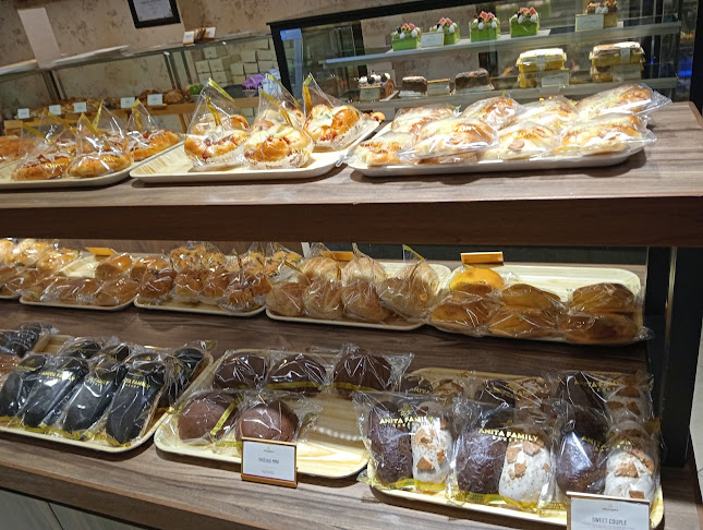 Anita Family Bakery Kapas Krampung - Surabaya