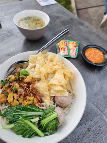 Opinii despre Dadi's Coffee Garden în Kota Depok - Gastronomi dan perhotelan