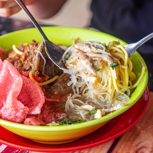 Opinii despre Warung Hardyta în Kota Langsa - Gastronomi dan perhotelan