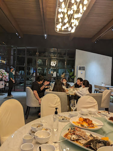 Opinii despre Confera Café & Resto în Surabaya - Gastronomi dan perhotelan