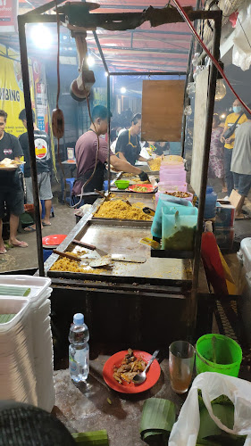 Opinii despre Nasi Goreng Sapi dan Kambing Sate Maranggi în Kota Makassar - Gastronomi dan perhotelan