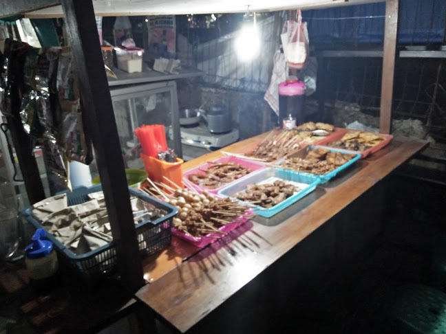 Pamulang Barat, depan Universitas, Pamulang Bar., Kec. Pamulang, Kota Tangerang Selatan, Banten 15714