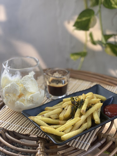 Casa Coffee Tegal - Gastronomi dan perhotelan