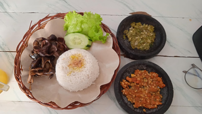 Opinii despre Pondok Sambel 1 Kelud în Kota Blitar - Gastronomi dan perhotelan