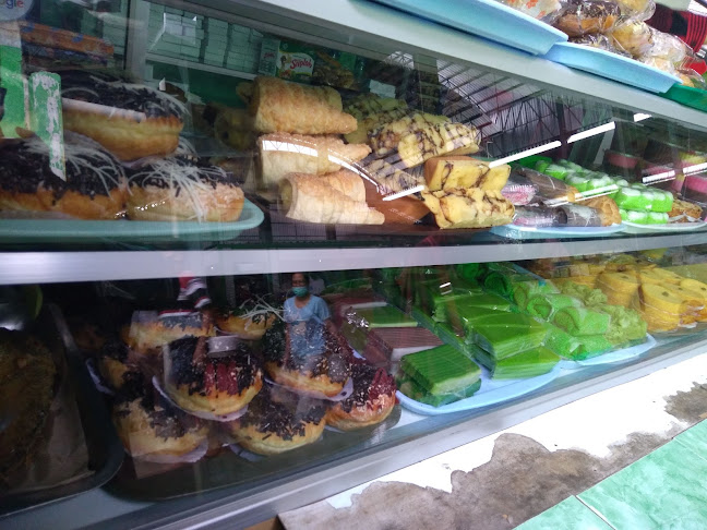 Toko Kue Basah Bu Dollah - Gastronomi dan perhotelan