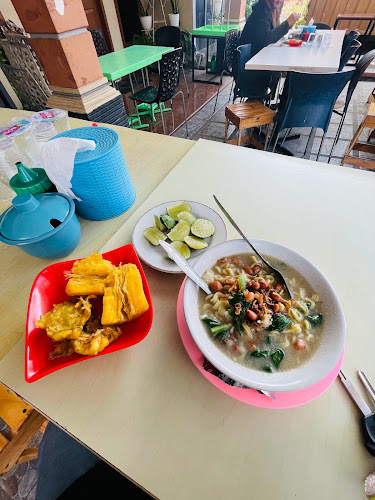 Hj. Dana Cake - Gastronomi dan perhotelan