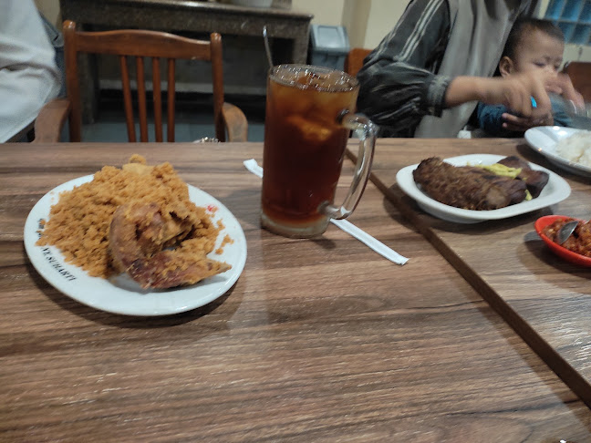 Opinii despre Ayam Goreng Ny. Suharti în Surabaya - Gastronomi dan perhotelan