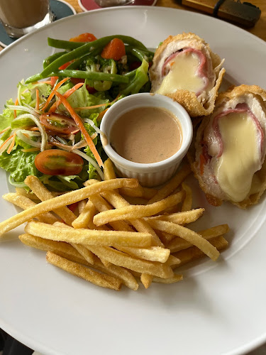 Emerald Tree Resto & Coffee Bar - Gastronomi dan perhotelan