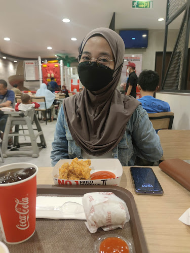 KFC Alauddin Makassar - Gastronomi dan perhotelan