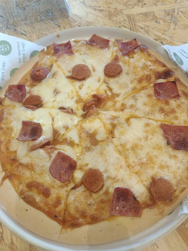 Opinii despre Rest Coffee Eat, Play & Relax în Kota Madiun - Gastronomi dan perhotelan