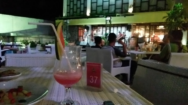 Beer and Barrel Kitchen n' Lounge - Gastronomi dan perhotelan