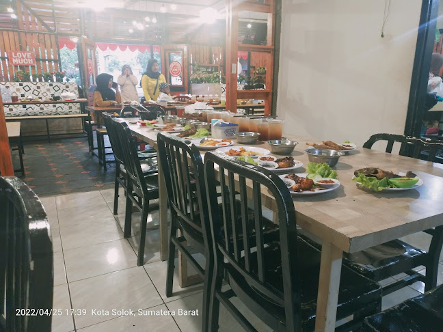 Comentarii opinii despre Saung Luwe Resto