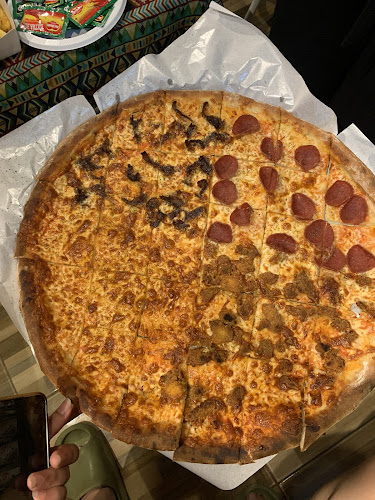 Opinii despre ELEANOR RIGBY PIZZA (NEW YORK STYLE) în Kota Depok - Gastronomi dan perhotelan