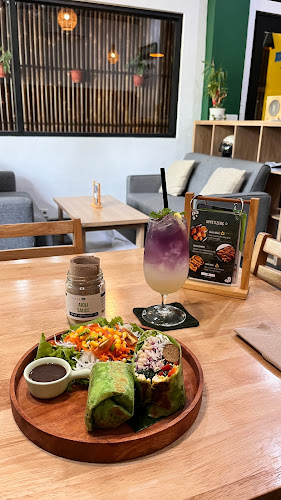 Sauce Tree Sanur: Plant Based Cafe - Gastronomi dan perhotelan