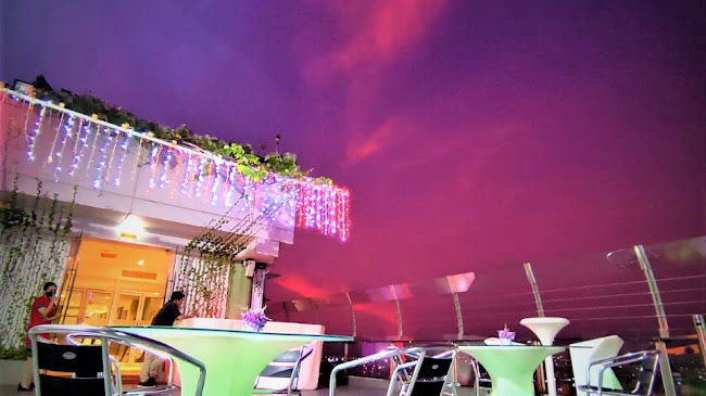 Karebosi Sky Lounge and Park - Gastronomi dan perhotelan