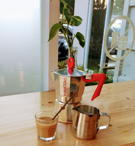 Warunk Container 79 - Gastronomi dan perhotelan