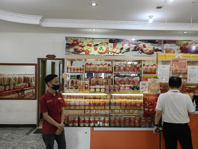 Jl. Supratman No.25, Cihapit, Kec. Bandung Wetan, Kota Bandung, Jawa Barat 40114