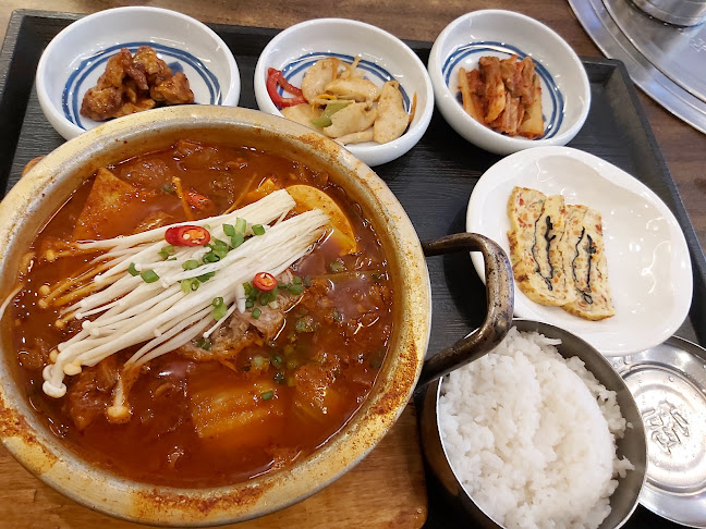 Opinii despre DaeBak Korean BBQ Restaurant în Kota Medan - Gastronomi dan perhotelan