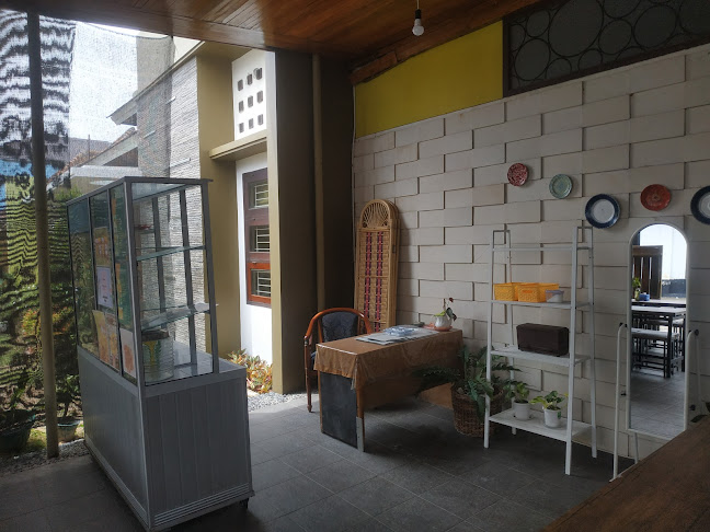 Warung Ny. Henny - Gastronomi dan perhotelan