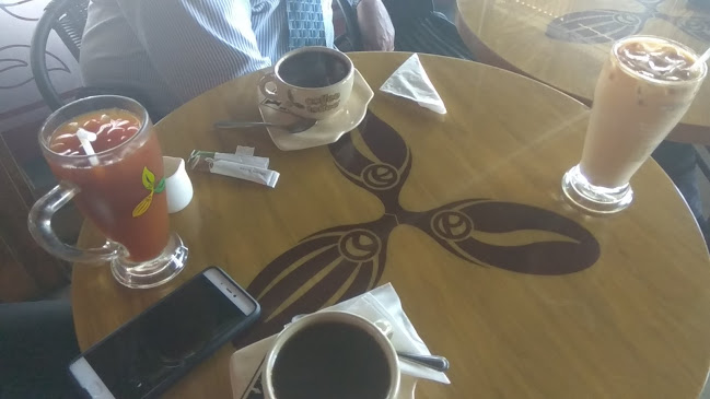 Opinii despre Kingdom Foodcourt & Coffee Toffee în Kota Gorontalo - Gastronomi dan perhotelan