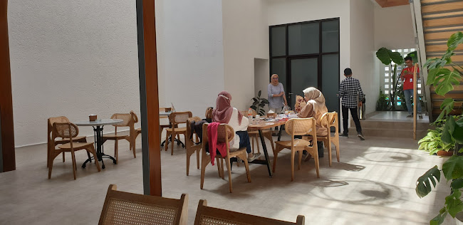 MAMA Toko Kue dan Es Krim