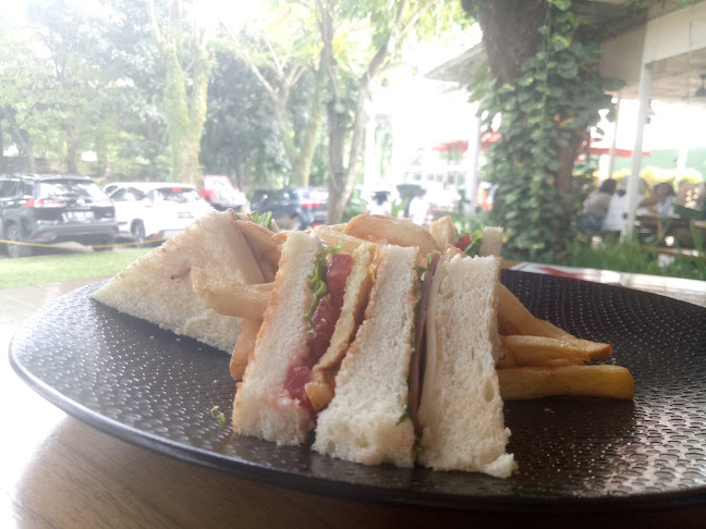 Emerald Tree Resto & Coffee Bar - Gastronomi dan perhotelan