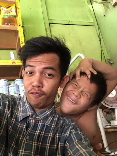 Kios Mama Yuni - Gastronomi dan perhotelan