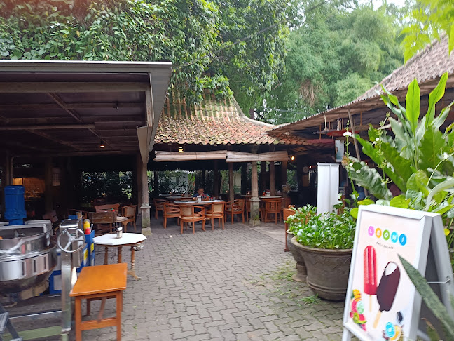 Jl. Hasanudin No.12, Lebakgede, Kecamatan Coblong, Kota Bandung, Jawa Barat 40132