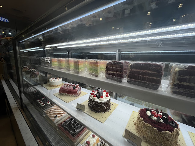 MAKO CAKE & BAKERY - Royal Plaza