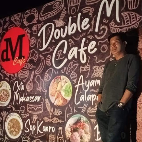 dM Cafe Tomohon