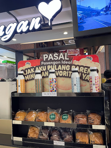 DP Mall Semarang, Jl. Pemuda No.150 lantai 1, Sekayu, Semarang Tengah, Semarang City, Central Java 50132