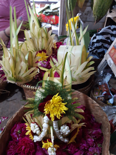 KIOS KEMBANG BU WARTI ^SARMI^ - Gastronomi dan perhotelan