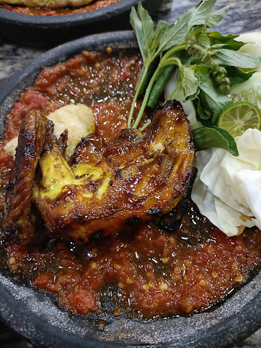 Opinii despre Ayam Goreng Djakarta în Surabaya - Gastronomi dan perhotelan