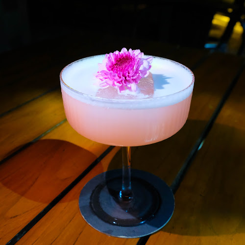 Opinii despre Lava Bar & Kitchen în Kota Surakarta - Gastronomi dan perhotelan