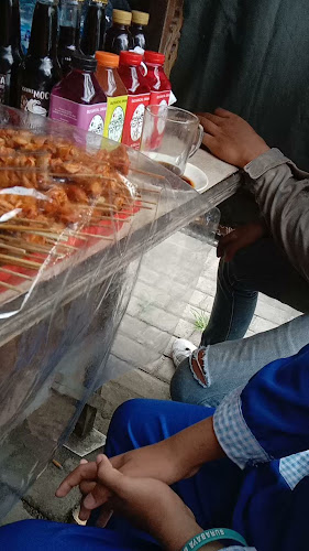 Opinii despre Angkringan Fellas Eatery în Surabaya - Gastronomi dan perhotelan