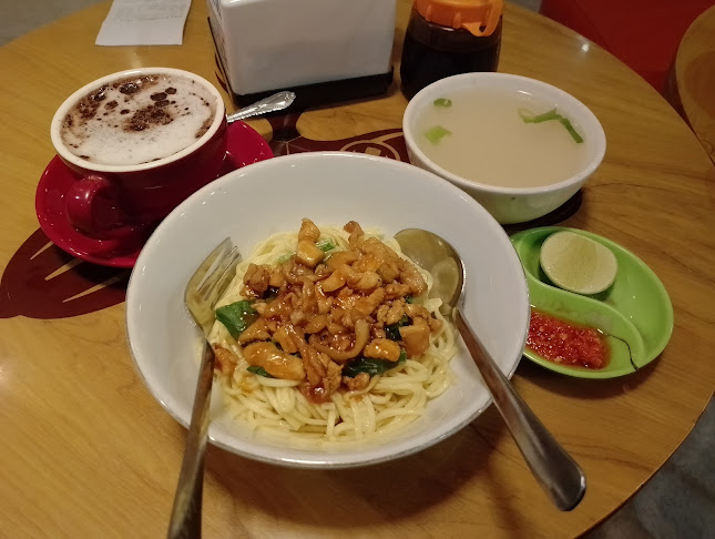 G3V6+38P, Jl. Prof. Dr. H.B. Jassin, Limba U I, Kota Sel., Kota Gorontalo, Gorontalo 96135