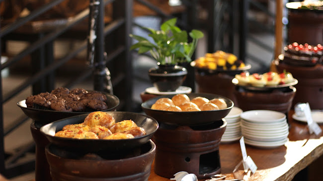 Jl. Raya Darmo No.68 - 78, DR. Soetomo, Kec. Tegalsari, Surabaya, Jawa Timur 60264