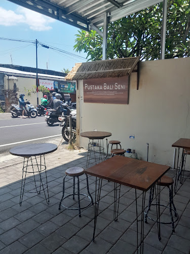 Opinii despre Pustaka Bali Seni în Kota Denpasar - Gastronomi dan perhotelan