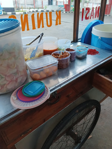 Nasi Kuning Depan Pom Bensin