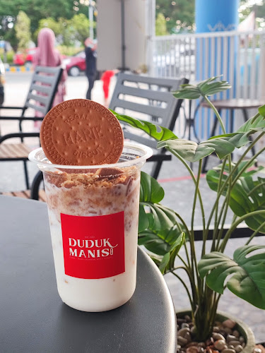 DUDUK MANIS & CO