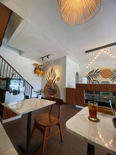 Opinii despre Teman Nongkrong Kamboja în Kota Denpasar - Gastronomi dan perhotelan