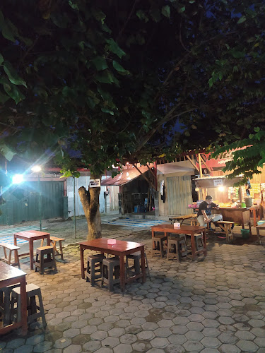 Opinii despre Angkringan OE templek în Kota Blitar - Gastronomi dan perhotelan