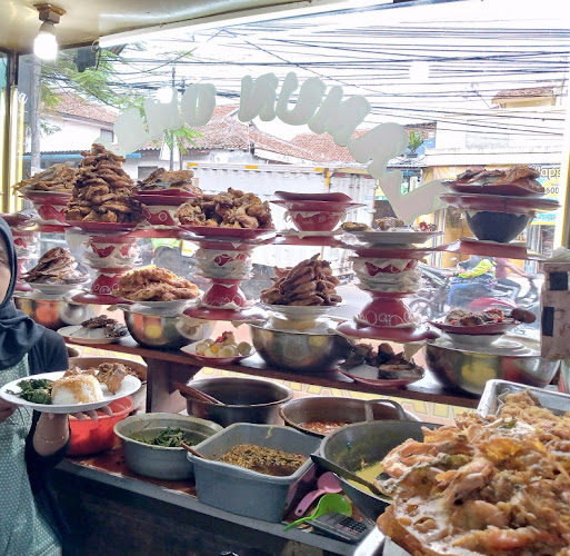Opinii despre Nasi Padang LAMUN OMBAK Dago în Kota Bandung - Gastronomi dan perhotelan