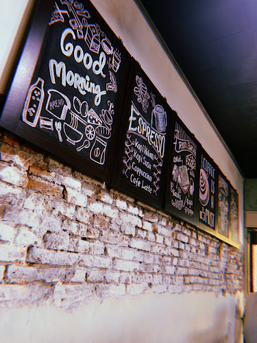 Jl. Lamaddukelleng No.40, Maloku, Kec. Ujung Pandang, Kota Makassar, Sulawesi Selatan 90115