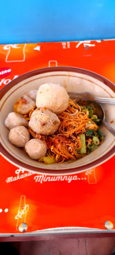 Mie baso dan es