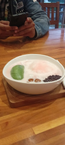 MAMA Toko Kue dan Es Krim - Kota Makassar