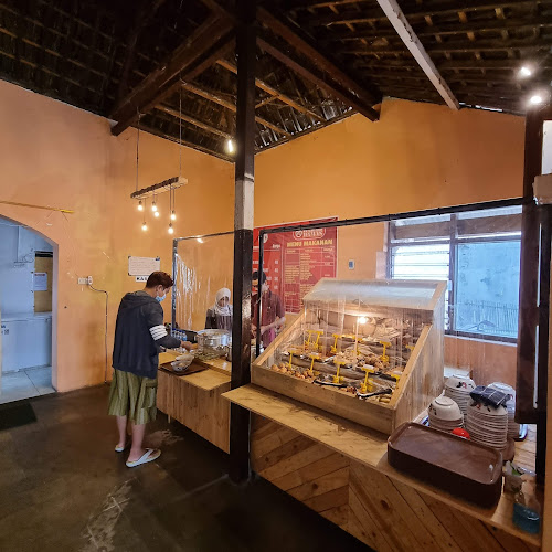 Jl. Kapuas No.52, Taman, Kec. Taman, Kota Madiun, Jawa Timur 63131